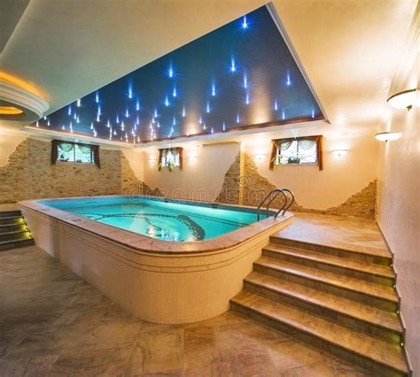 Фото из проекта indoor luxury swimming pool, surrey. Luxury swimming pool stock image. Image of lifestyle ...