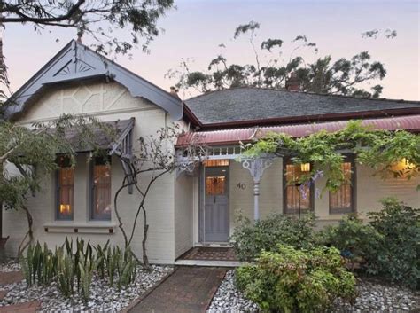 Many federation houses feature red brick on the front and less expensive brown bricks on the sides. Sydney Federation home unrecognisable after coastal-style ...