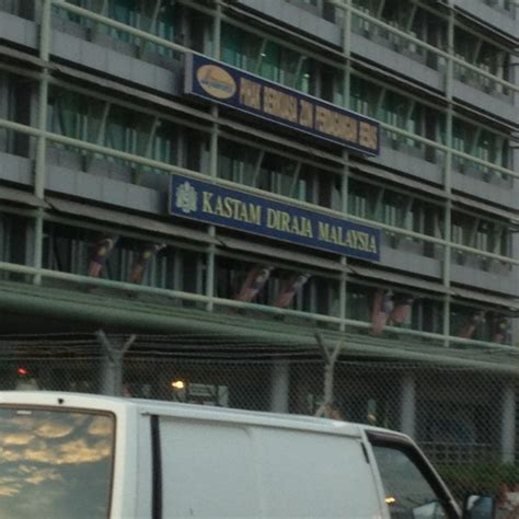 Jabatan kastam diraja malaysia atau jkdm merupakan sebuah agensi kerajaan di bawah kementerian kewangan malaysia yang bertanggungjawab jabatan kastam diraja malaysia ingin mempelawa warganegara malaysia yang berumur 18 tahun keatas yang berkelayakan, komited dan. Jabatan Kastam Diraja Malaysia - 1 tip