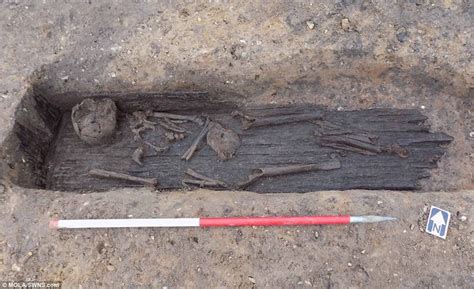 Anglo Saxon Burial Ground Is Found After 1100 Years Anglo Saxon
