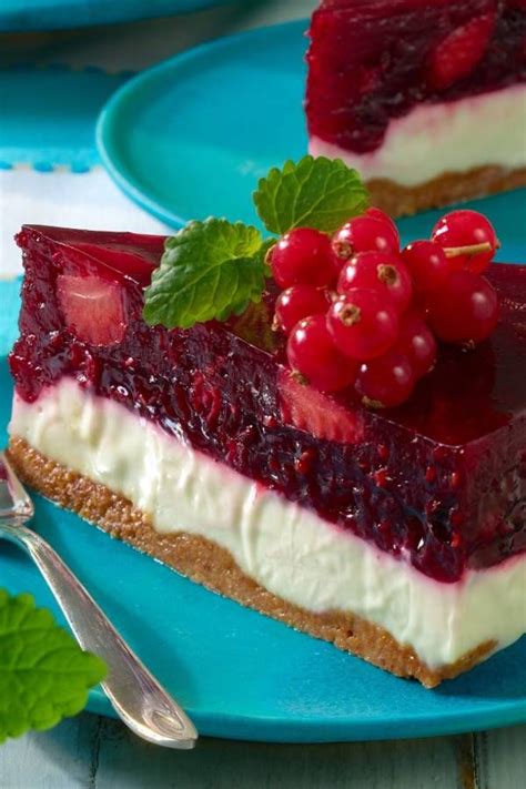 In diesem video zeige ich euch ein einfaches kuchen rezept mit schmand mascarpone kreme und rote grütze. Rote-Grütze-Kuchen | Rezept | Rote grütze kuchen, Kochen ...