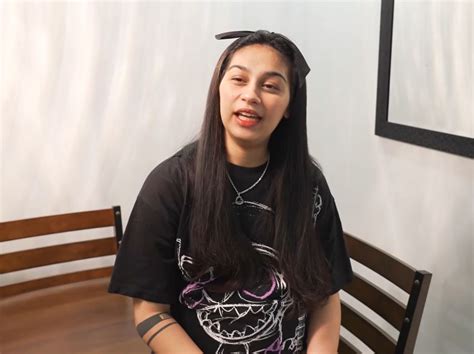 Sikat Na Vlogger Na Si Zeinab Harake Sinurpresa Ang Kanyang Ina Ng Brand New Car Sa Pagdiriwang