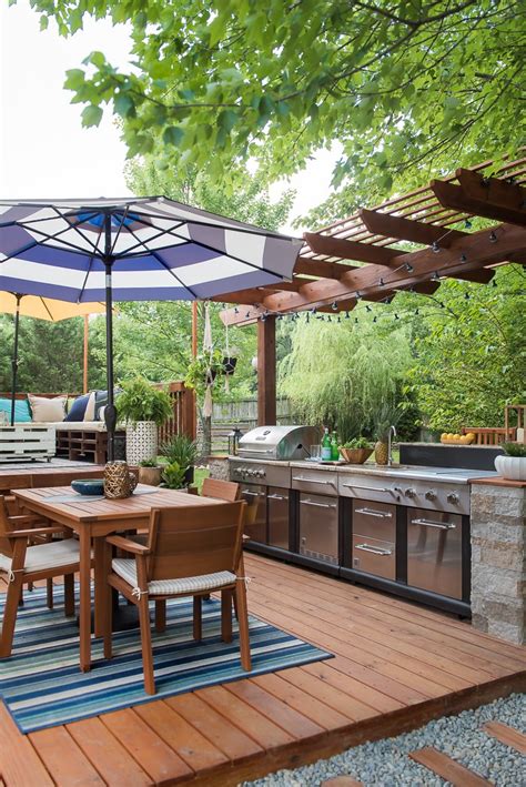 An outdoor kitchen pavilion or pergola has the ability to pull your entire outdoor space together — and that's just what we're showcasing today. AMAZING OUTDOOR KITCHEN YOU WANT TO SEE