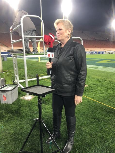 Follow Shelley Smith Through 48 Hours On The Nfl Beat Espn Front Row