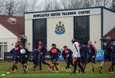 Rafa Benitezs First Newcastle United Training Session Mirror Online