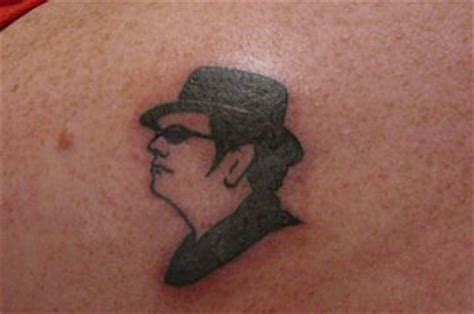 Lichaamsversiering de reden om een tatoeage te. Ajax Foto Side