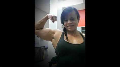 Ana Cristina Evans │flex Big Biceps 40 Cm Youtube