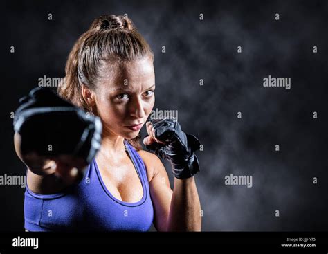 Female Boxer Fotos Und Bildmaterial In Hoher Aufl Sung Alamy