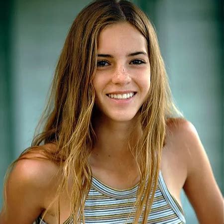 Meet Emily Feld Australian Model Social Media Star Bio Age Net Worth