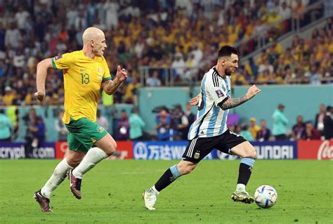 Magic Messi Fires Argentina Into World Cup Quarters