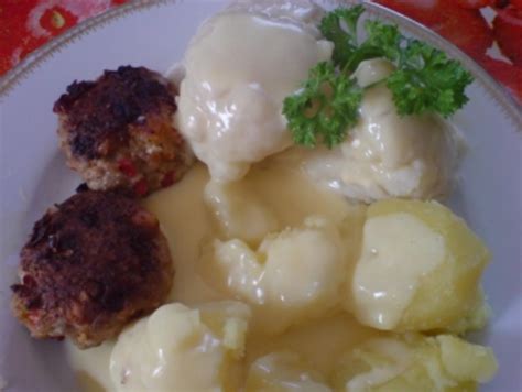 Aug 17, 2005 · die sahne, schmand und milch gut verrühren und die sauce hollandaise unterrühren, mit salz und pfeffer abschmecken und noch schnittlauch (je nach geschmack) in die soße streuen. Paprika-Hackbällchen mit Blumenkohl und Spargel in Sauce ...