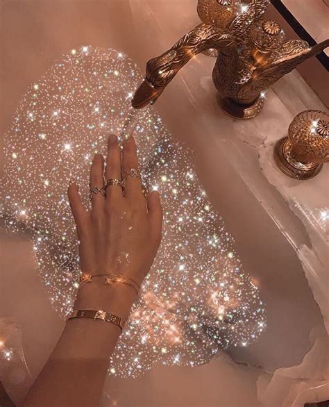 Pin By Lida On Wallpaper In 2020 Glitter Photography Aesthetic
