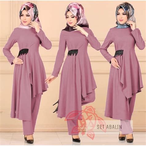 Bagi anda yang ingin mendapatkan tampilan yang modis dan syar'i, 10 model gamis terbaru di katalogbajugamismu.com ini bisa dijadikan sebagai referensi. Baju Muslim Setelan Tunik dan Celana Model Terbaru | RYN ...