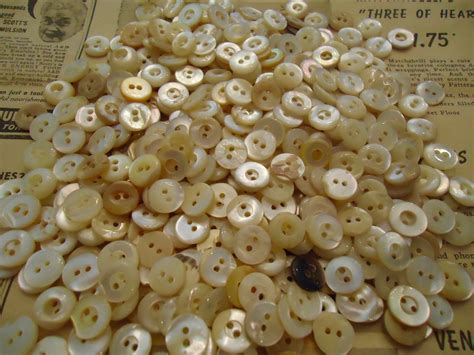 Vintage Mother Of Pearl Buttons 200 Usa 12 Buttons Crafts Diy