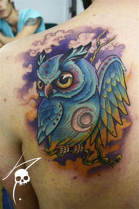 Contoh gambar desain tatto keren untuk wanita dan artinya gambar tato angel di punggung, gambar 24 desain tato punggung artistik tapi bikin sumber : 51 Gambar Tato Owl Di Punggung