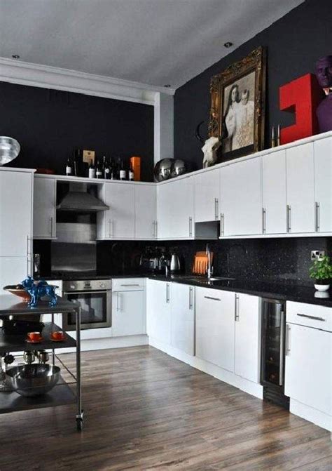 Black And White Kitchen Decor To Feed Exclusive And Modern