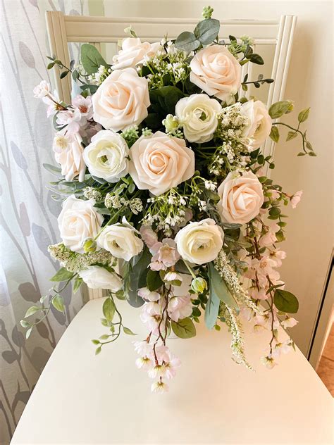 How To Make Cascading Silk Flowers On Wedding Cake Jenniemarieweddings