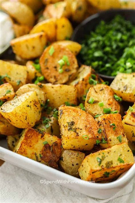 When baking a lot of potatoes at one time, choose potatoes with uniform shapes and sizes; Bake Potatoes At 425 - Best Oven Roasted Potatoes Recipe Easy Herb Roasted Potatoes / I might ...
