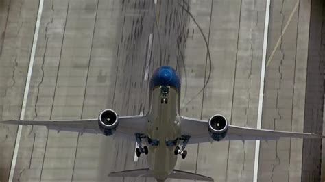 Watch A Boeing Passenger Jet Make A Near Vertical Takeoff