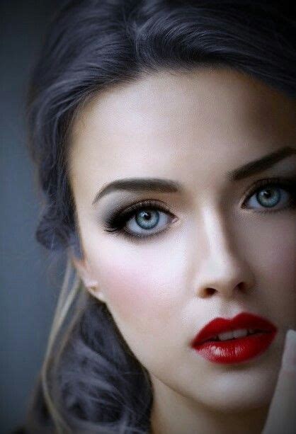 Brunette With Pretty Eyes Chicktionary Beauty