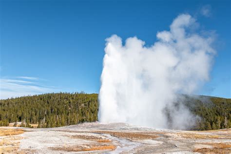 Visit Old Faithful In Yellowstone Complete Guide Tips And Facts