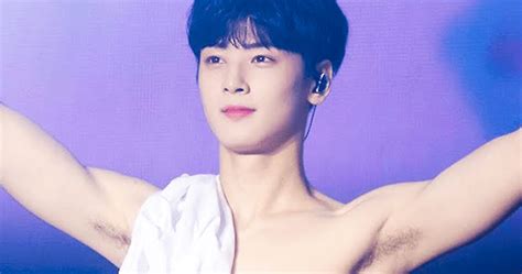 ASTRO Cha Eunwoo Revealed His Abs To Lucky Fans Koreaboo