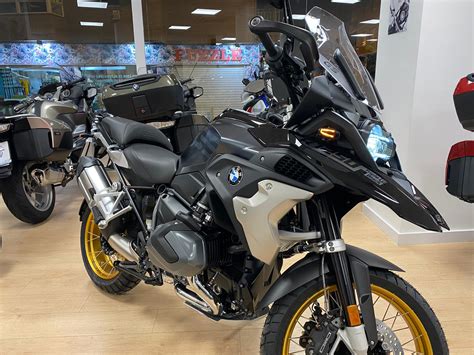 Today we have the stunning 2021 r1250 gs adventure te in triple black! Vespacito | BMW R1250GS TRIPLE BLACK