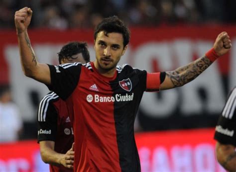 Con giorgio piola analizamos el incesante desarrollo de los equipos durante el año. Newell´s goleó a Racing en el debut de Bernardi como ...