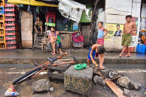 Poverty In Philippines Falls In