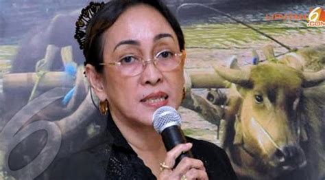 Sukmawati soekarnoputri akhirnya tampil ke publik dan angkat bicara mengenai puisi 'ibu indonesia' yang jadi kontroversi. Jenguk Anak Melahirkan, Sukmawati Curhat Soal Film ...