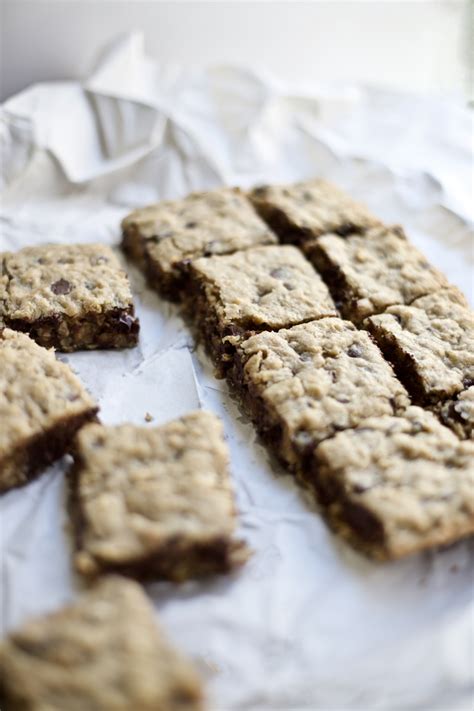 Instead, they are sweetened with maple syrup! Chewy Chocolate Chip Oatmeal Bars - Sincerely Jean