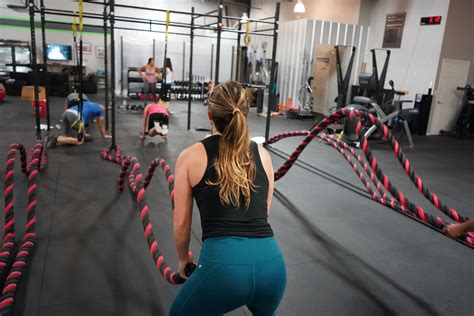 5 Best Battle Rope Exercises For Beginners