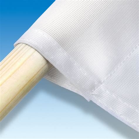 Původní státní vlajka české republiky byla složena ze dvou stejně širokých pruhů, spodního červeného a vrchního bílého, při poměru šířky vlajky k délce 2:3 (zákon č. Bělorusko vlajka | Vlajkovo.cz