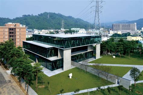 Learn more about visiting us safely. Tadao Ando: o arquiteto das obras humanas e minimalistas