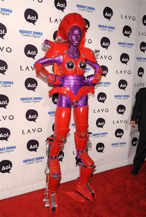 All Of Heidi Klums Outrageous Halloween Costumes Since 2000 Heidi Klum Halloween Costume