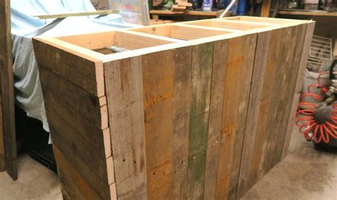Eine kostengünstige variante, einen küchentresen selber zu bauen, ist es, einen. Tresen Selber Bauen Holz | Haus Design Ideen