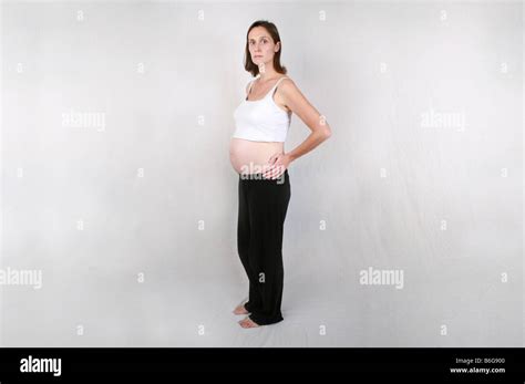 Mujer Embarazada Estómago Bump Expuestos 28 Semanas 7 7 Meses De Gestación De Una Serie De 10