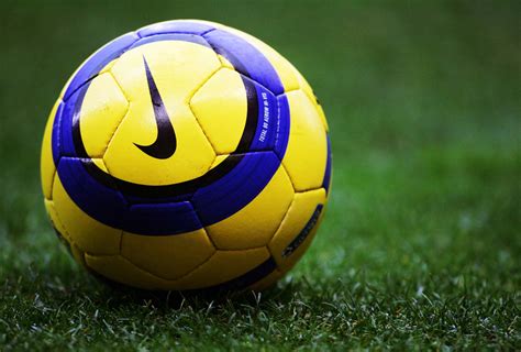 The Top 10 Most Iconic Footballs Of All Time Soccerbible
