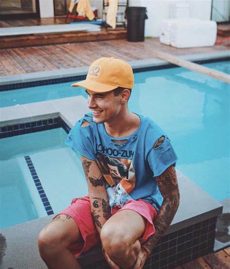 Kian Lawley Kian Is A Sand Out From The Crowd Kinda Guy He