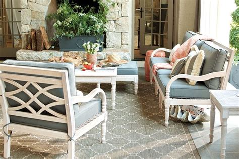 15 Ways To Arrange Your Porch Furniture