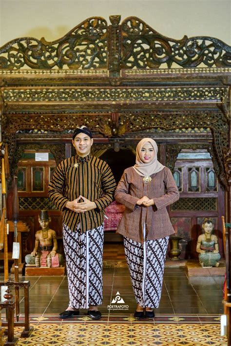 Pre Wedding Photoshoot Wedding Poses Wedding Dresses Javanese