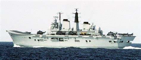 R 07 Hms Ark Royal Invincible Class Aircraft Carrier Royal Navy 24