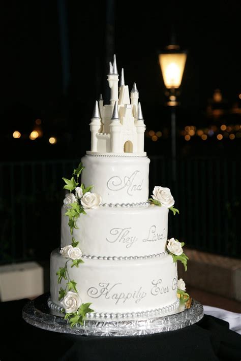 22 Wedding Cakes Fit for a Fairy Tale | CHWV