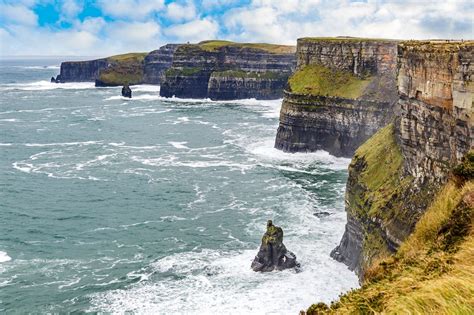 How To Hike The Cliffs Of Moher In Ireland