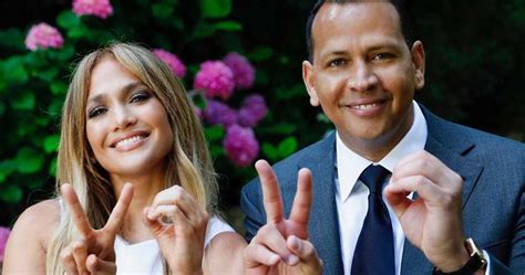 Jennifer Lopez Manages To Inspire 2020 Graduates Despite Everything