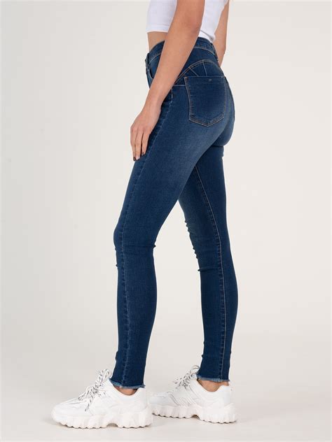 skinny jeans with push up effect gate