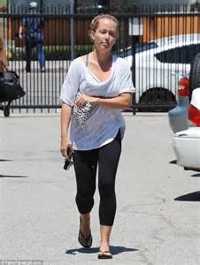 Kendra Wilkinson Goes Make Up Free To Meet Friend For Lunch Daily Mail Online
