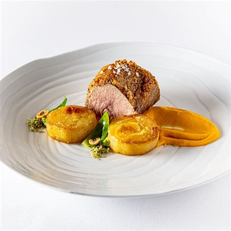 Filet mignon de veau en croûte de bacon et noisettes