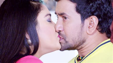 Dinesh Lal Yadav And Aamrapali Dubey Secret Kissing