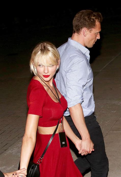 Taylor Swift Tom Hiddleston Hold Hands After Sexy Concert Date Pictures Hollywood Onehallyu